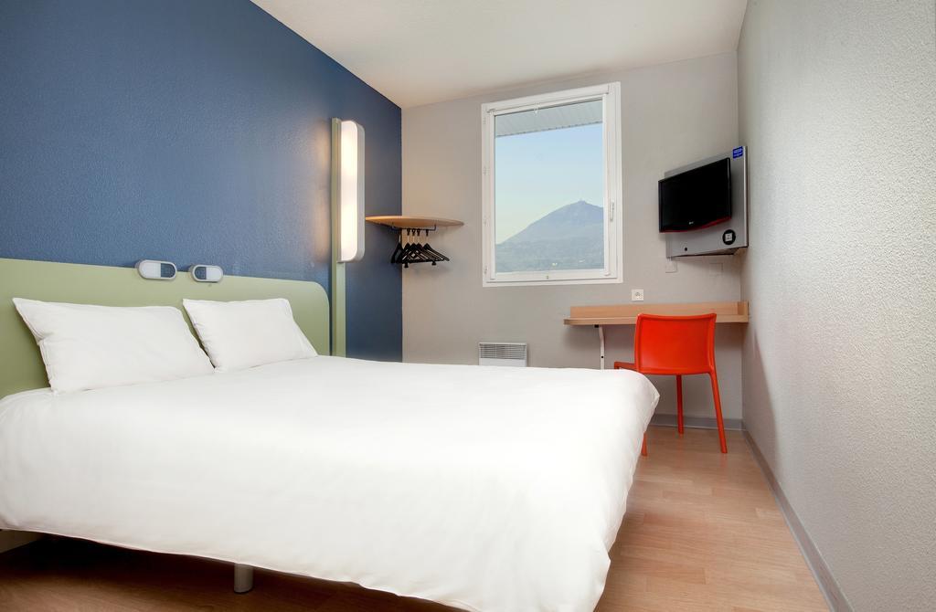 Ibis Budget Clermont Ferrand Nord Риом Стая снимка